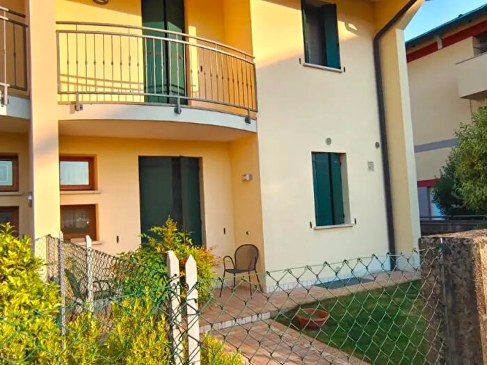 Casa quadrilocale in vendita in Via Alloro, Trevignano