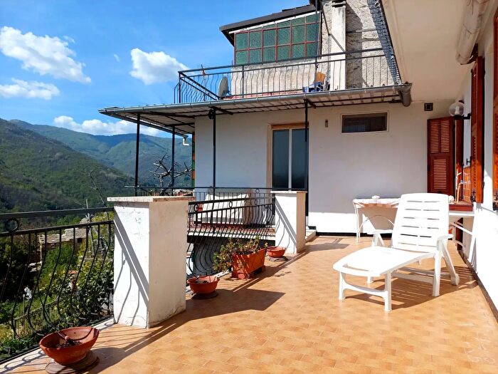 Casa con 5 locali in vendita in Via Buenos Aires, Rezzo