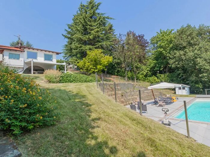 Casa con 12 locali in vendita in Gazzola