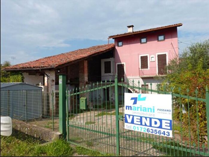 Casa con 5 locali in vendita in Frazione Molini, Trinita
