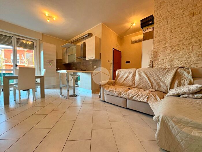 Appartamento trilocale in vendita in Via Aquileia, Cremona