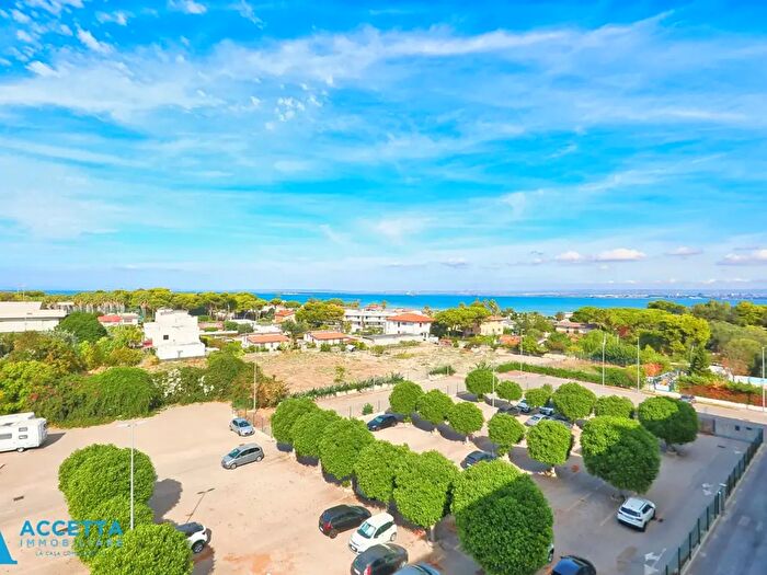 Appartamento trilocale in vendita in Viale Jonio, Taranto