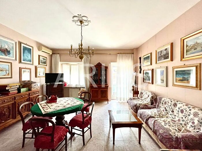 Appartamento trilocale in vendita in Via di Val Tellina, Roma