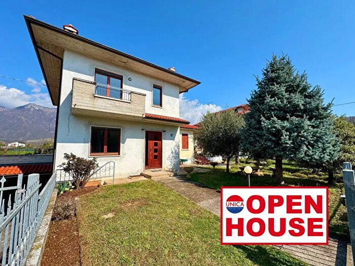 Casa con 5 locali in vendita in Via Ciarelle a, Carre