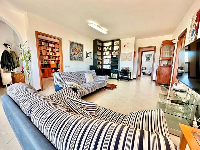 Appartamento con 6 locali in vendita in Via della Seccia Nettuno, Nettuno