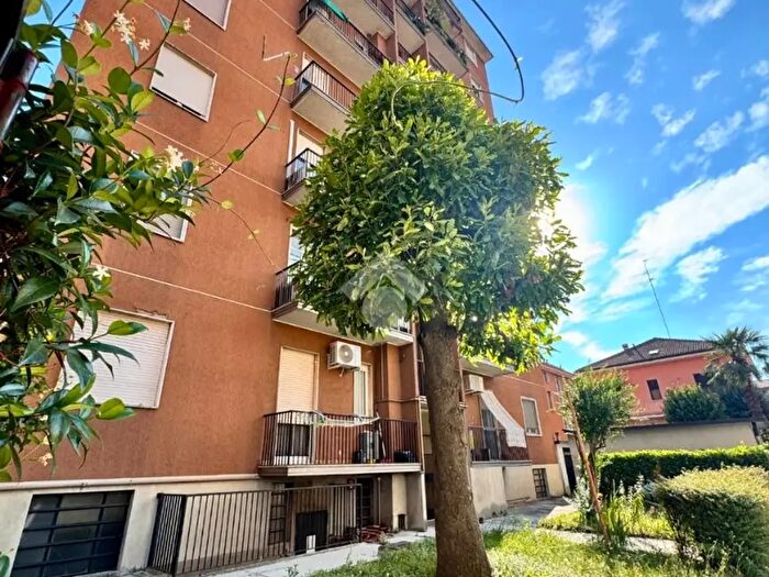 Appartamento trilocale in vendita in Cologno Monzese Mameli, Cologno Monzese