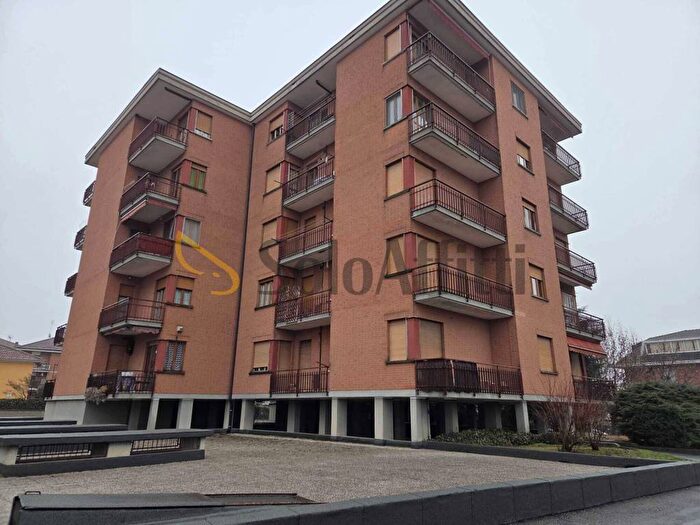 Appartamento trilocale in affitto in Via Aldo Moro, Semicentro, Chieri