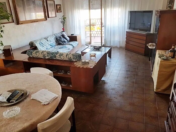 Appartamento con 6 locali in vendita in Massa