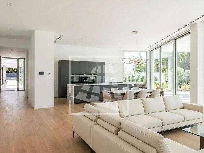 Casa con 6 locali in vendita in Via II Giugno, Albinea