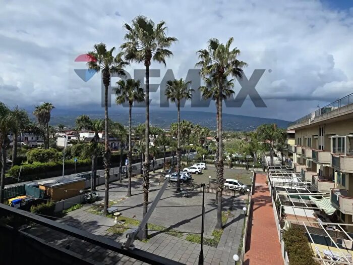 Appartamento con 6 locali in vendita in Via Spiaggia, Mascali