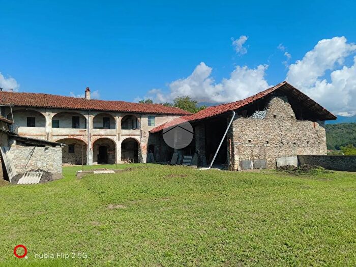 Casa con 7 locali in vendita in Via Tripoli, Cuorgne