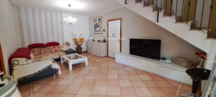 Appartamento con 5 locali in vendita in Vallefoglia