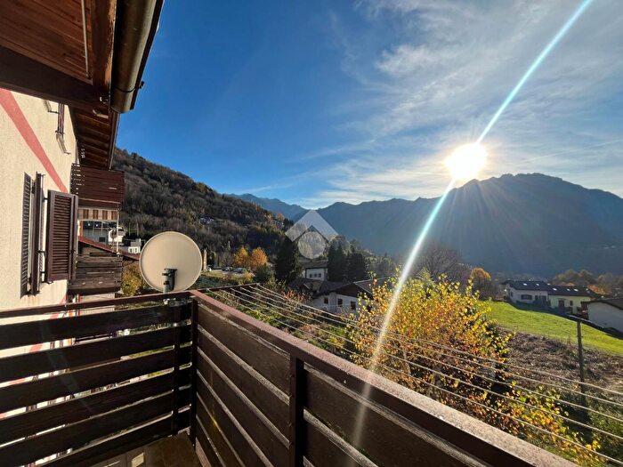 Appartamento bilocale in vendita in Via a Volta, Margno