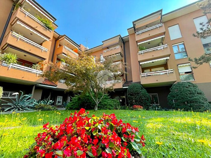 Appartamento quadrilocale in vendita in Via Fidia, Monza