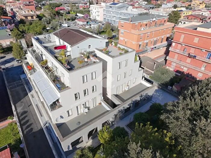 Appartamento trilocale in vendita in Via Salvatore Barzilai, Roma