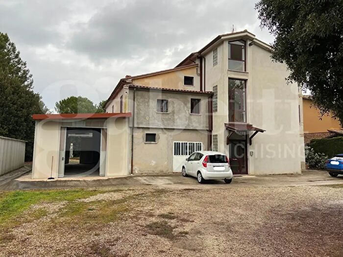 Casa con 11 locali in vendita in Treia