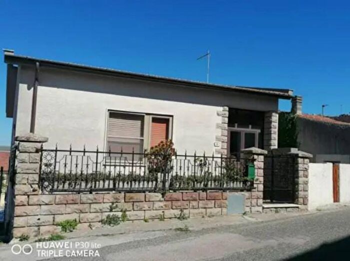 Casa con 6 locali in vendita in Via Vittorio Emanuele, Cossoine