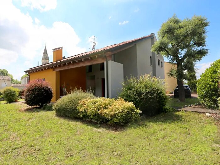 Casa con 5 locali in vendita in Via SS Pietro E Paolo, Vo'