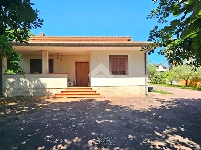 Casa quadrilocale in vendita in Strada Macchia Grande, Latina