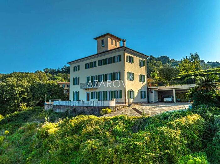 Casa con 5 locali in vendita in Camporosso