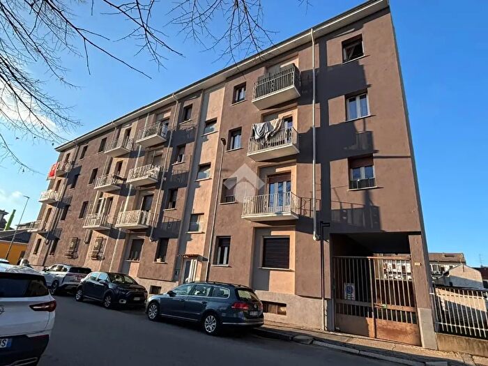 Appartamento trilocale in vendita in Via Ettore Bossi, Novara