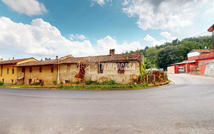 Appartamento quadrilocale in vendita in Via Alba, Monticello DAlba