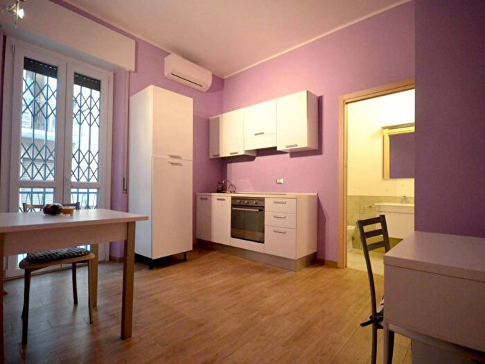 Appartamento trilocale in affitto in Via Bordighera, Famagosta, Milano