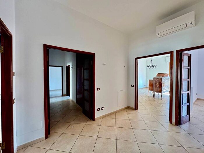 Appartamento con 6 locali in affitto in Via Enrico Petrella, Porta al Prato San Jacopino, Firenze