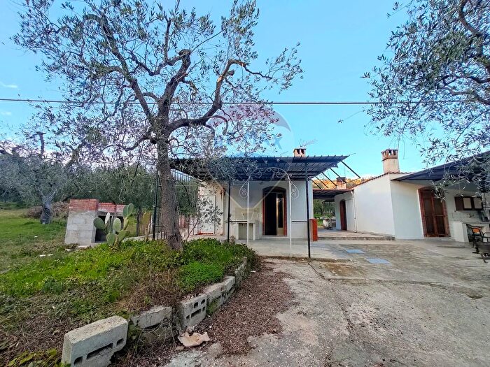 Appartamento trilocale in vendita in Contrada Macchione P, Mattinata