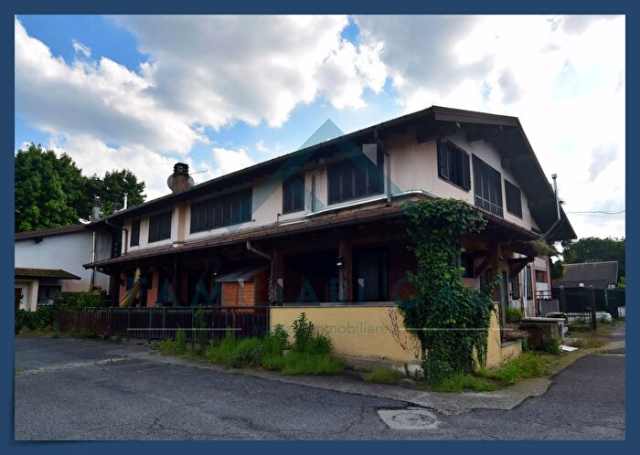 Appartamento quadrilocale in vendita in Mascagni, Azzate