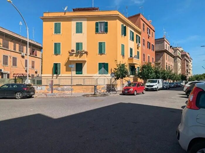 Appartamento monolocale in vendita in Viale dell'Acquedotto Alessandrino, Roma