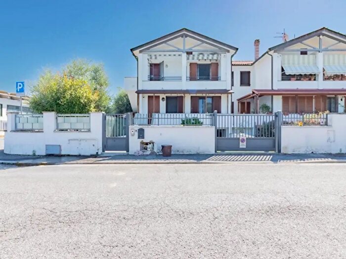 Appartamento con 5 locali in vendita in Casciana Terme Lari