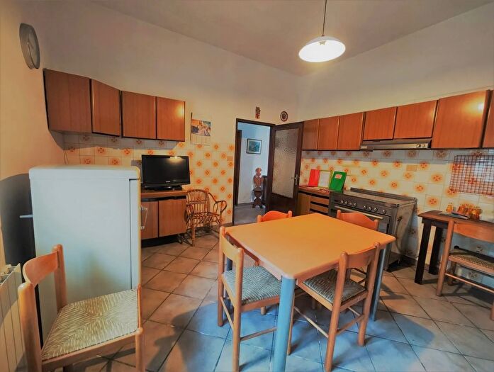 Casa con 11 locali in vendita in Via Puntale Ponsacco, Ponsacco