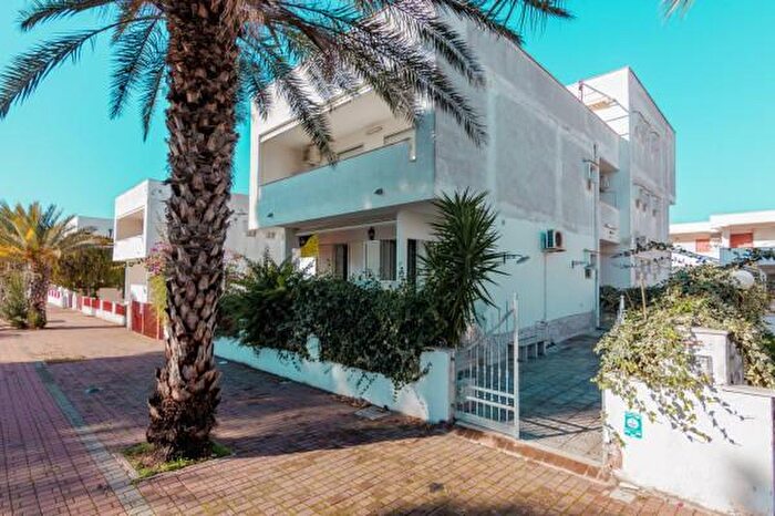 Appartamento trilocale in vendita in Viale Pietra Maura, Lesina