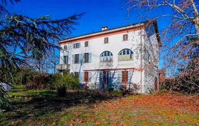 Casa con 15 locali in vendita in Cassine