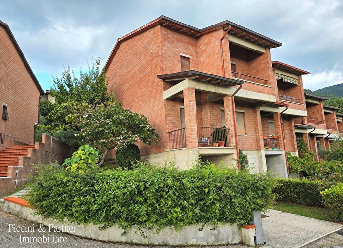 Casa con 8 locali in vendita in Via delle Querce, Assisi