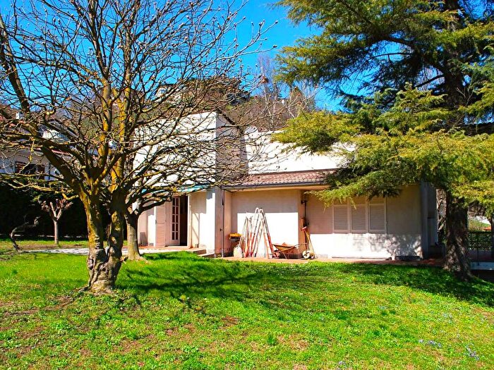 Casa con 5 locali in affitto in Corso Langhe Moretta Corso Cortemilia, Alba