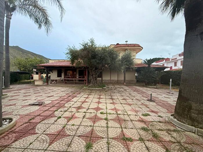 Casa con 5 locali in affitto in Via Domiziana, Baia Azzurra Levagnole, Sessa Aurunca