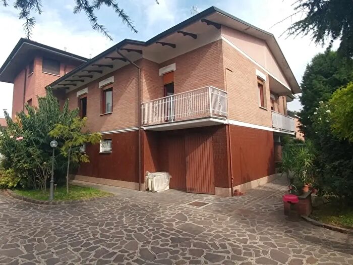 Casa con 5 locali in vendita in Via Medicine, Spilamberto