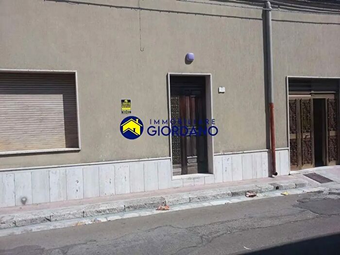 Casa con 8 locali in vendita in Via d'Annunzio, Squinzano