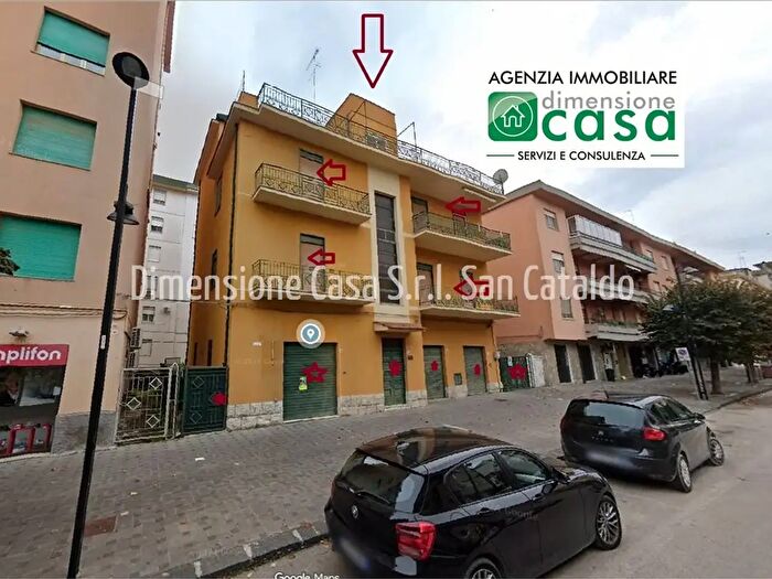 Casa con 18 locali in vendita in Corso Sicilia, San Cataldo
