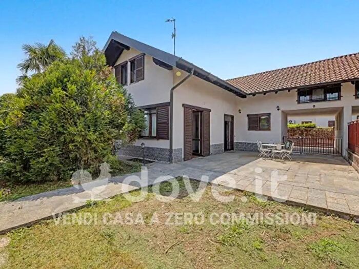 Casa con 6 locali in vendita in Via Giuseppe Verdi, Ferno