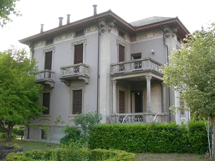Casa con 10 locali in vendita in Via Salino, Cortemilia