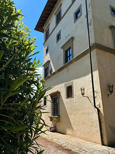 Appartamento con 7 locali in vendita in Scandicci