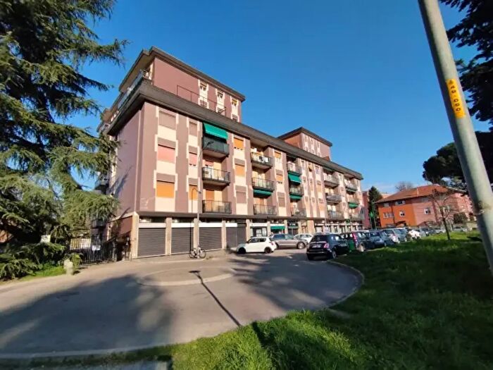 Appartamento quadrilocale in vendita in Via Fosse Ardeatine, Rho