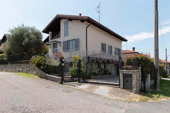 Casa con 5 locali in vendita in Via Cesare Battisti, Mornago