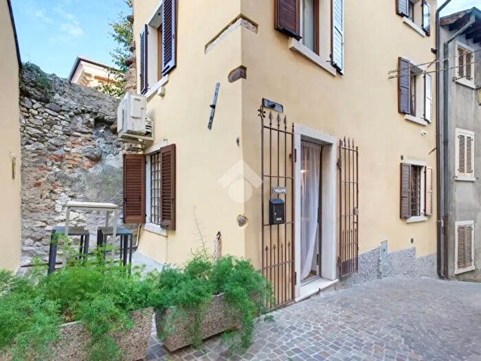 Casa trilocale in vendita in Vicolo Cieco Porta, Lazise
