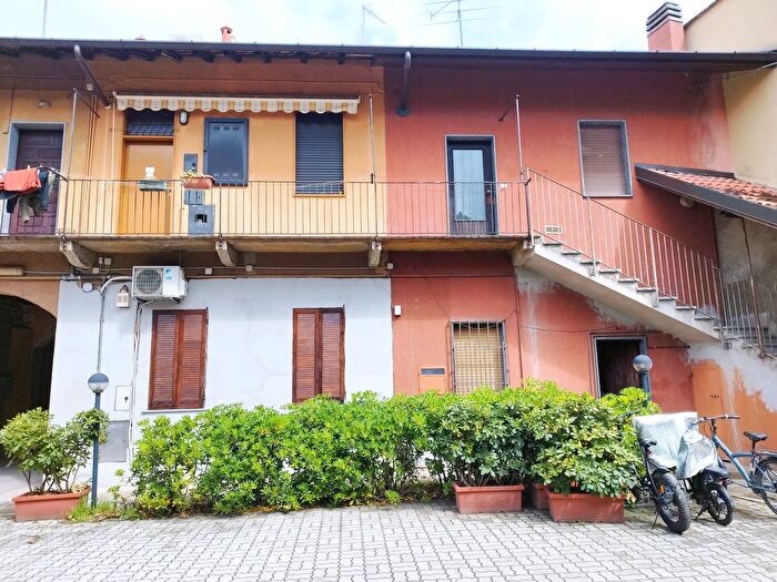 Appartamento trilocale in vendita in Via Porta Ronca, Rho