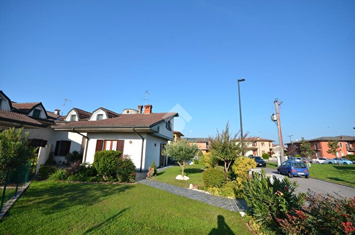 Casa quadrilocale in vendita in Via Marina, Capriano Del Colle