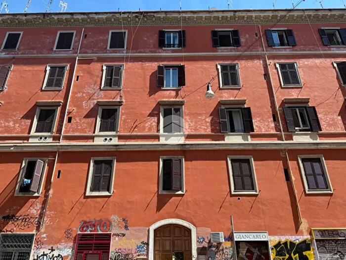 Appartamento bilocale in affitto in Via dei Marsi, Roma